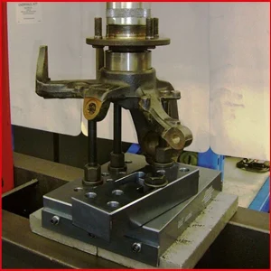 Base de presse universelle KS Tools 245x200mm 700.1740 obtenir à bas prix