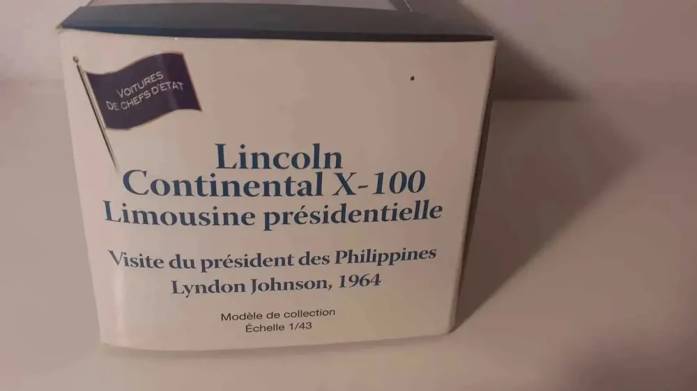 Lincoln Continental X-100 noire (collection voitures de chefs d'état)