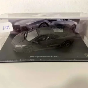 Lamborghini Reventon noire de 2007 pour toutes saisons