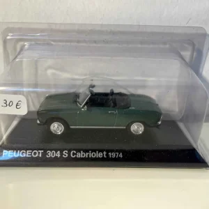 Peugeot 304 S cabriolet verte de 1974 avec top case