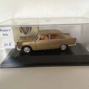 Peugeot 404 marron de 1960 (Norev) avec kit de protection