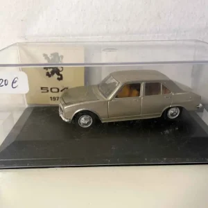 Peugeot 504 marron de 1971 (boite plexi) en bleu métallisé