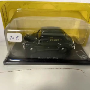 Renault 4 CV verte foncée de 1950 la Poste - PTT pour tout-terrain