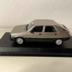 Renault 11 TSE grise berline 5 portes phase 1 (collection Prestige)