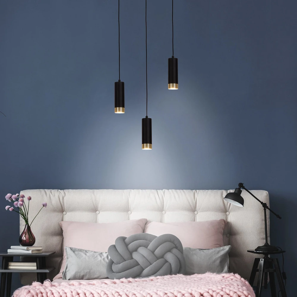 Suspension Fridu, noire, à 3 lampes, linéaire