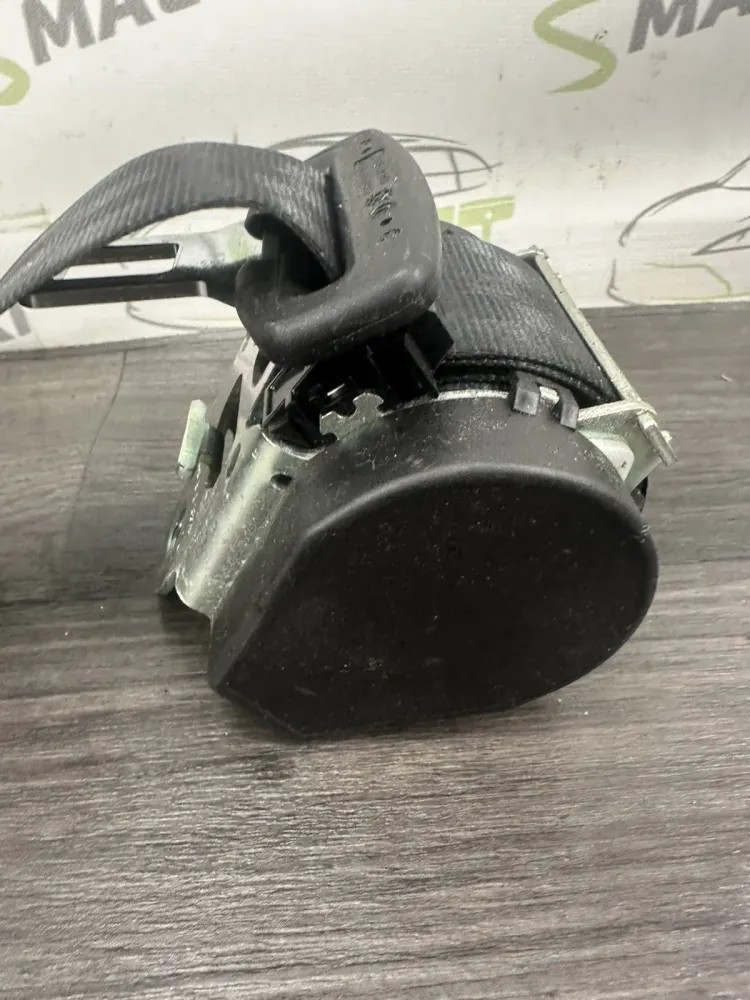 1K6857805AA Ceinture de sécurité arrière gauche VW Golf V