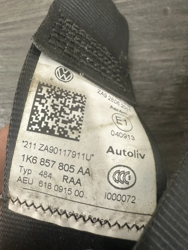 1K6857805AA Ceinture de sécurité arrière gauche VW Golf V