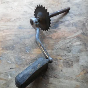 axe de pédalier + pédale mobylette peugeot