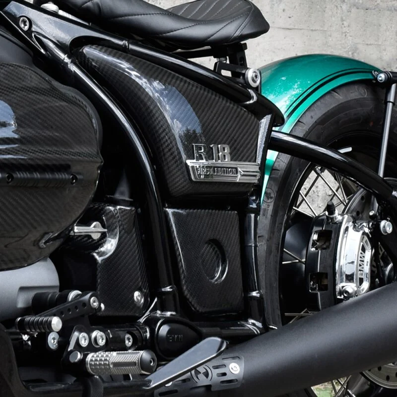 BMW R18 Couvercle de batterie en carbone