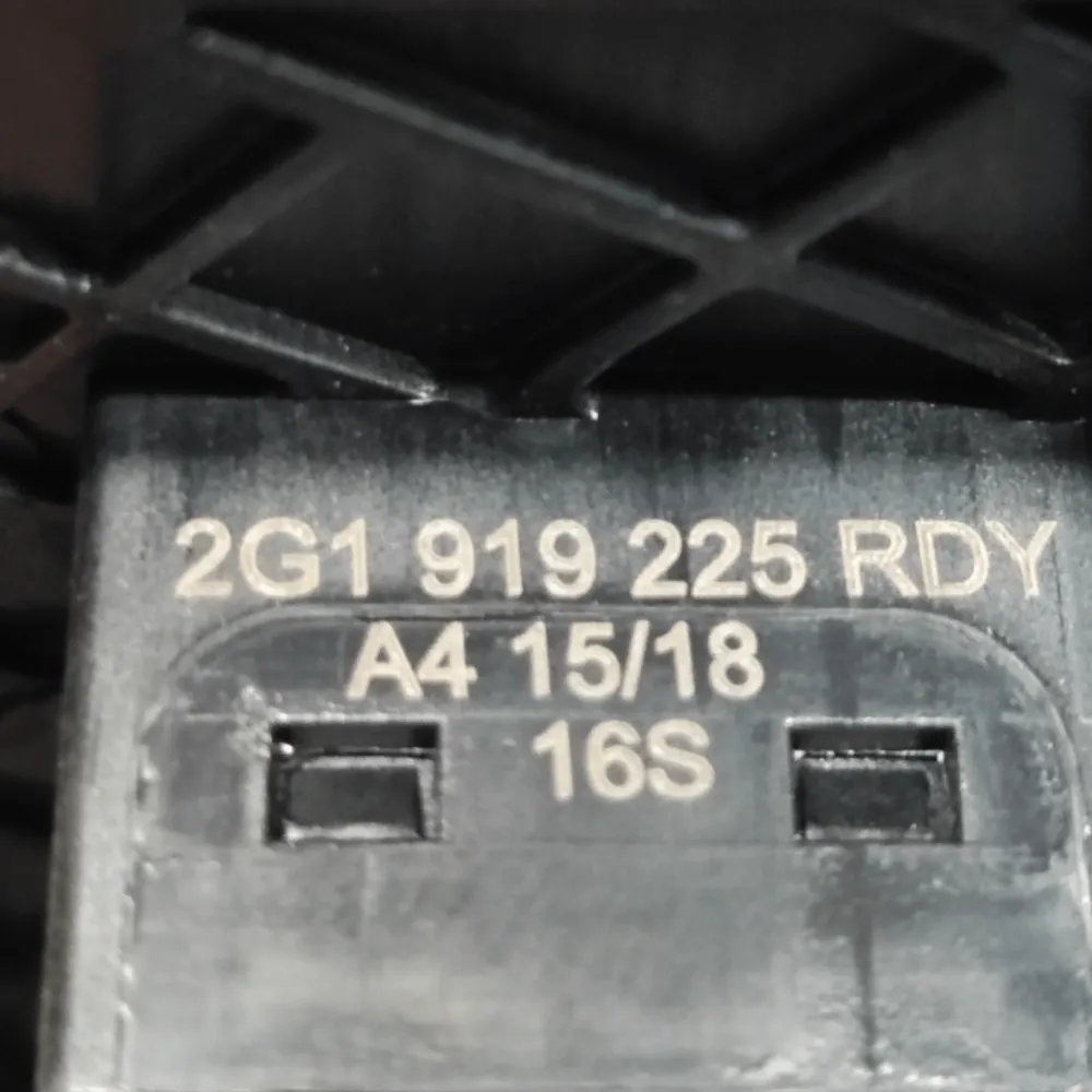 Bouton Hazard Volkswagen Polo COD: 2G1919225 (2017>)