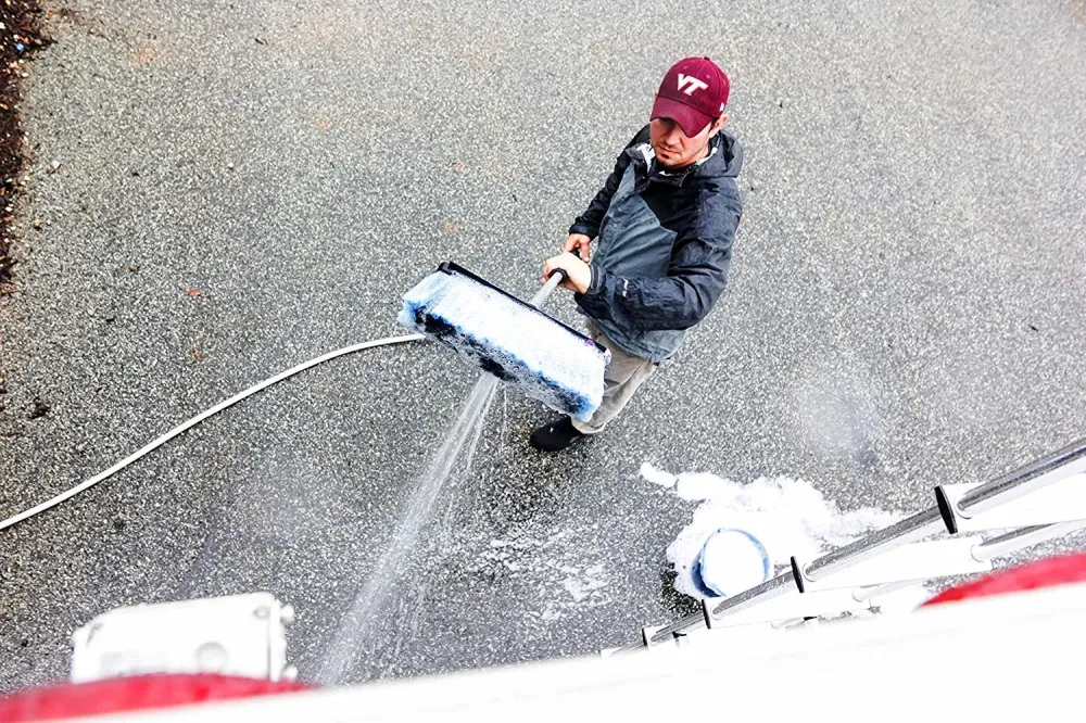 RV WASHBRUSH W/ADJUSTABLE Camco