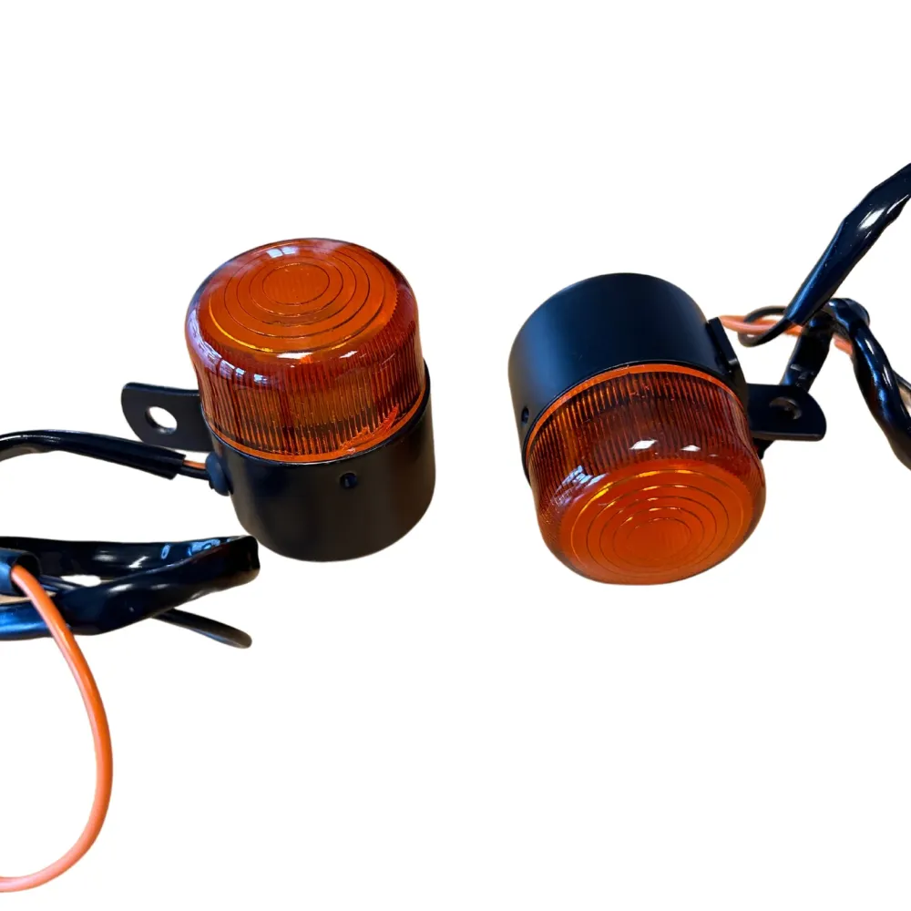 Clignotants / Clignoteurs Dax noir avec lentille orange 12V ampoule (2 pièces)