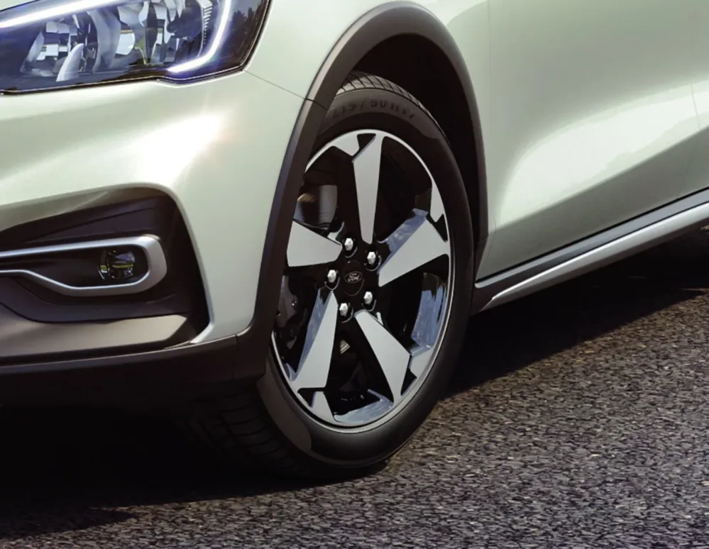 Jante en alliage 17" 5 branches noir usiné pour Ford Focus