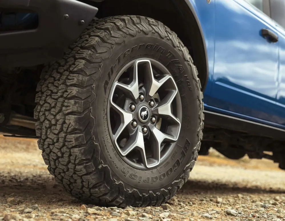 Jante en alliage 17" modèle à 6 branches pour Ford Bronco