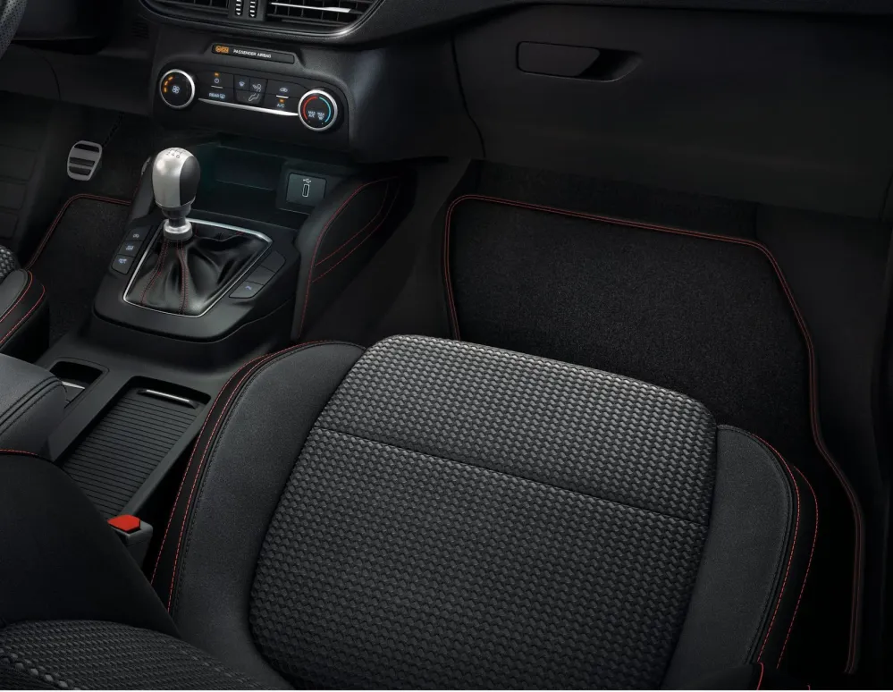 Tapis de sol en velours pour Ford Focus à partir de 04/2018