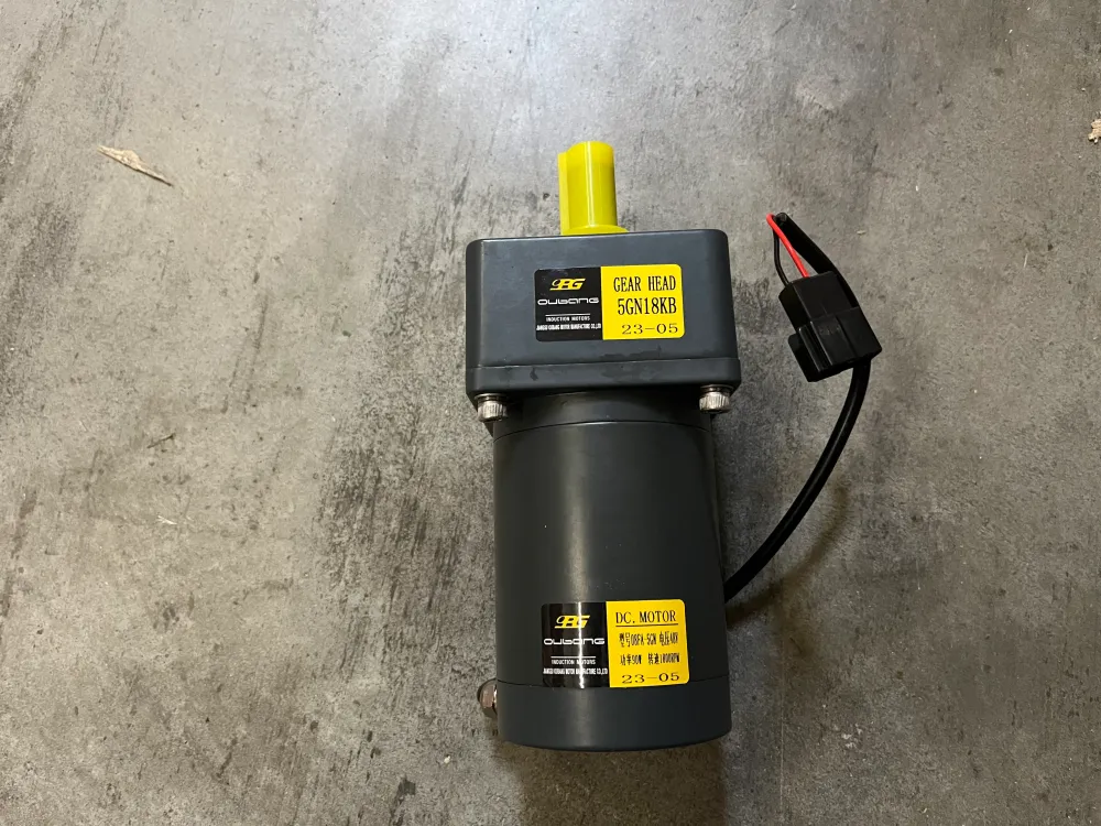 Moteur d'entraînement pour brosses latérales - balayeuses Daewoo/Kremer/Graefer