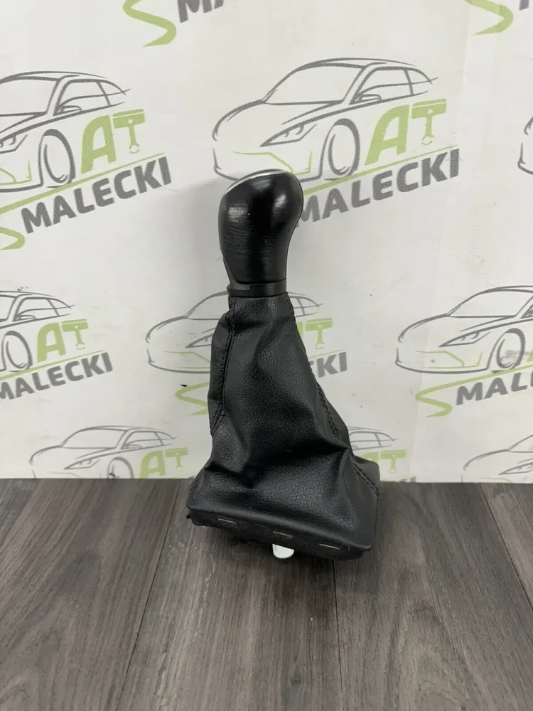 Pommeau de levier de vitesse en cuir 5 vitesses pour modèles Skoda Fabia 6V (6V0711120)