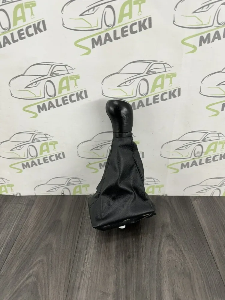 Pommeau de levier de vitesse en cuir 5 vitesses pour modèles Skoda Fabia 6V (6V0711120)