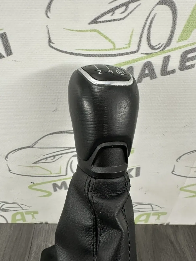 Pommeau de levier de vitesse en cuir 5 vitesses pour modèles Skoda Fabia 6V (6V0711120)