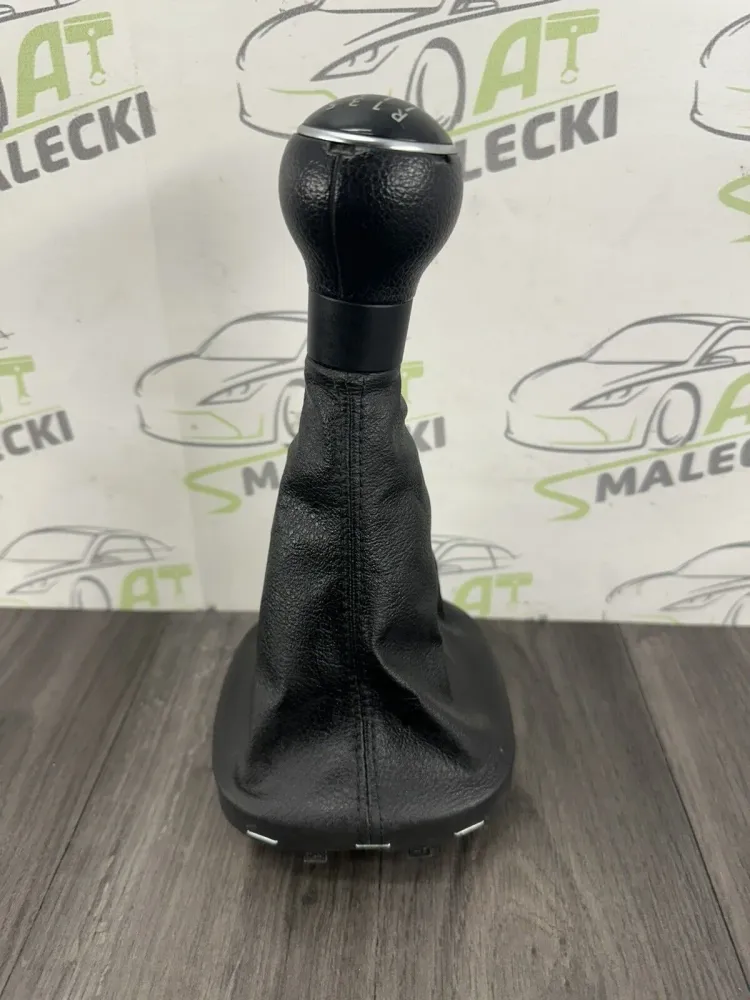 Pommeau de levier de vitesse cuir 5 vitesses VW Touran modèle 1T 1T0711456