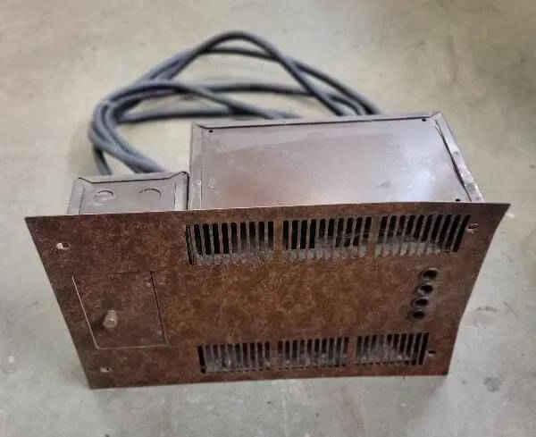 Convertisseur de puissance 25 ampères pour camping-car 110 V à 12 V PowerTron