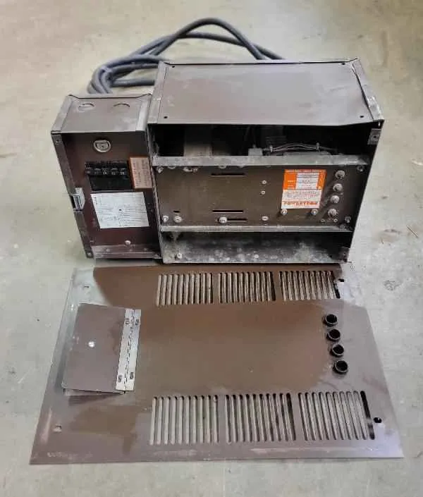 Convertisseur de puissance 25 ampères pour camping-car 110 V à 12 V PowerTron