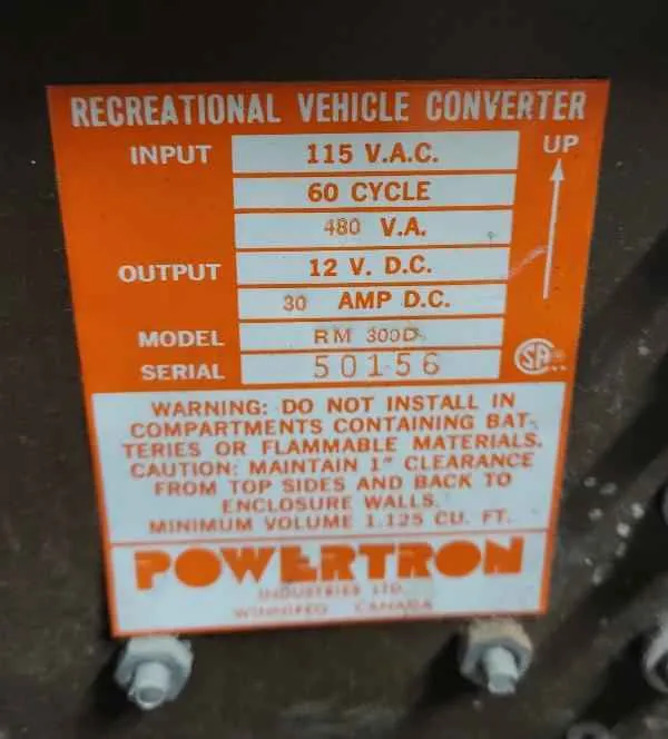 Convertisseur de puissance 25 ampères pour camping-car 110 V à 12 V PowerTron
