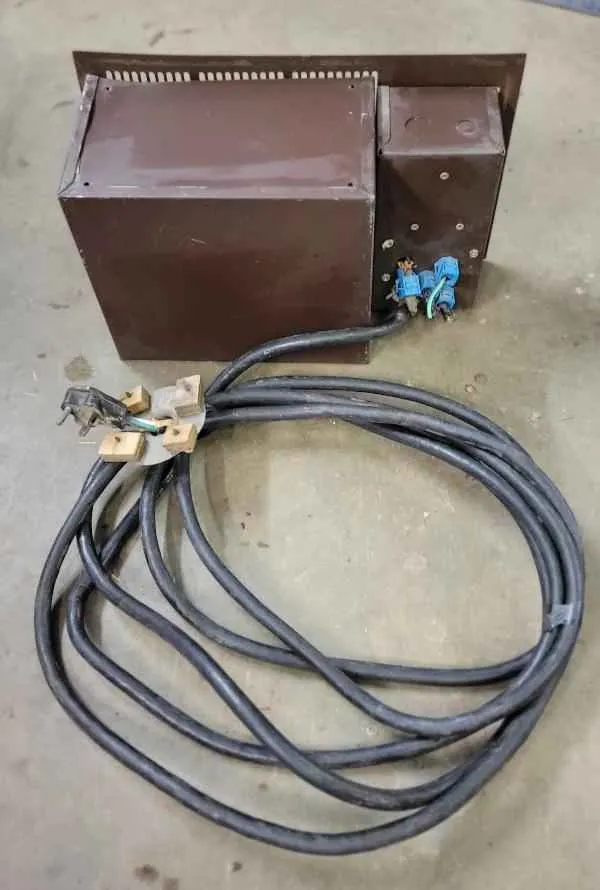 Convertisseur de puissance 25 ampères pour camping-car 110 V à 12 V PowerTron