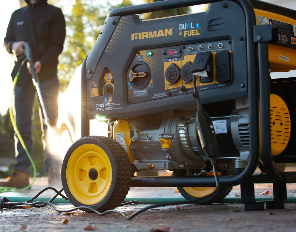 Binaire Fuel 5700W Portable Generator Recoil Start 120/240V