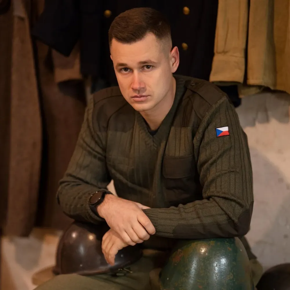 Support smartphone Pull d'origine de l'armée tchèque en laine vert olive col en V surplus militaire NEUF