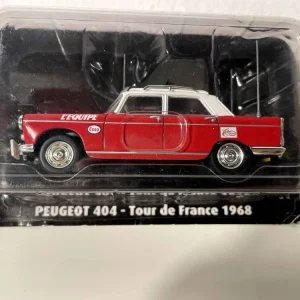 Peugeot 404 rouge et blanche "L'Equipe" du Tour de France 1968 avec joints neufs