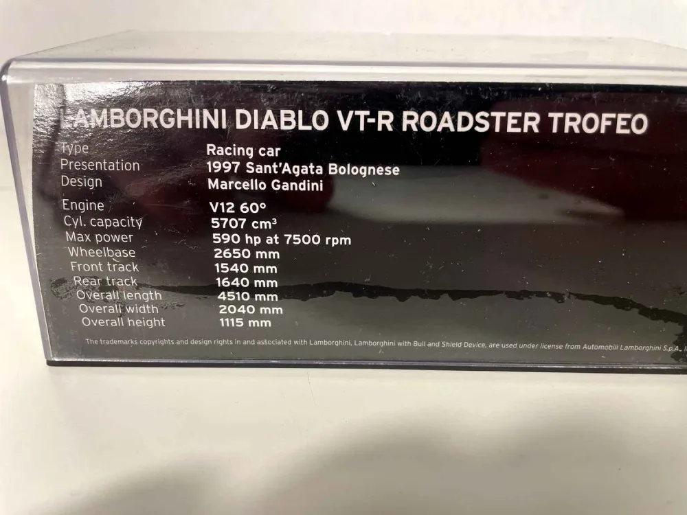 Lamborghini Diablo VT-R Roadster Troféo bleue et blanche de 1997 pour amélioration performances