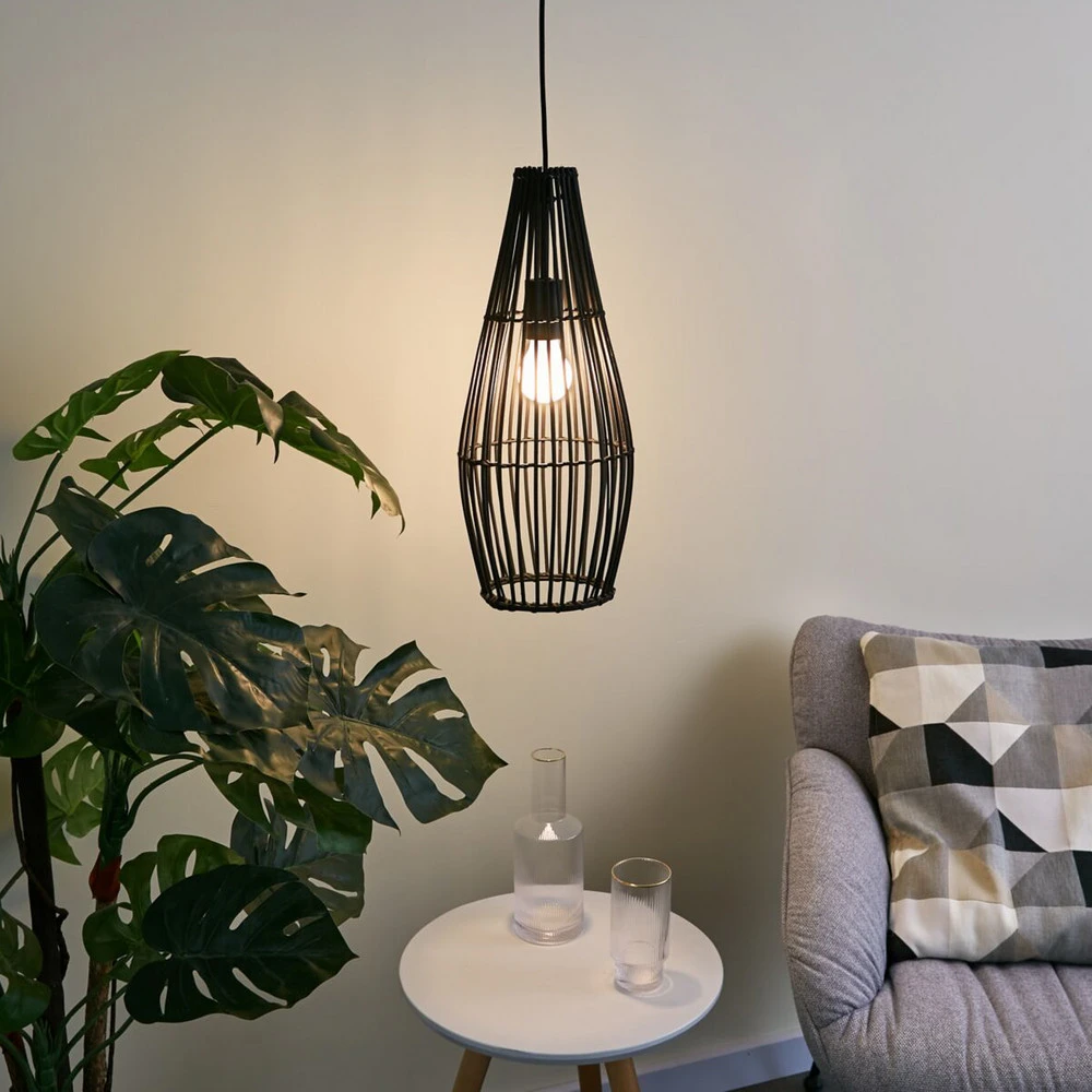 Pauleen Timber Love suspension en rotin, noire avec rivets de maillon