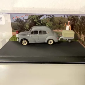 Professionnel Renault 4 CV grise avec remorque - La Nationale 7 - La route bleue